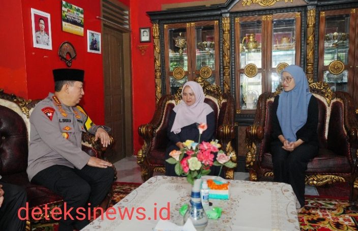 Momen Hangat Kapolri Kunjungi Keluarga AKP Anm Lusiyanto, Ungkap Dukacita Mendalam