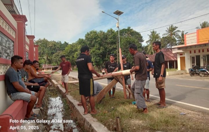 Rema Muda Desa Titidu Persiapkan Perayaan Lebaran Ketupat