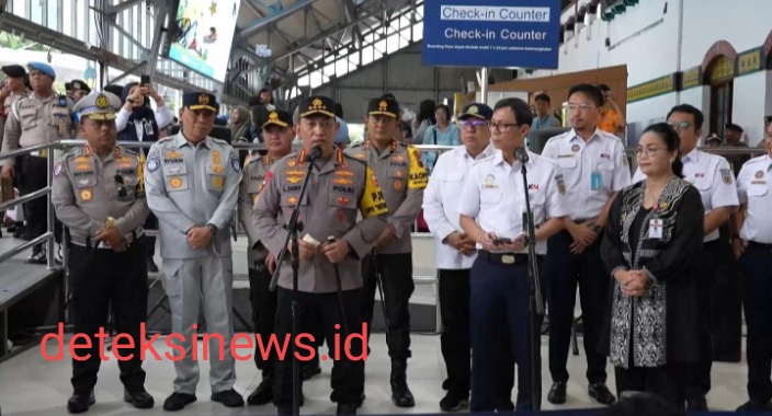 Kapolri Cek Langsung Pelayanan Arus Balik di Stasiun Tawang, Dorong Pemudik Gunakan Kereta Api