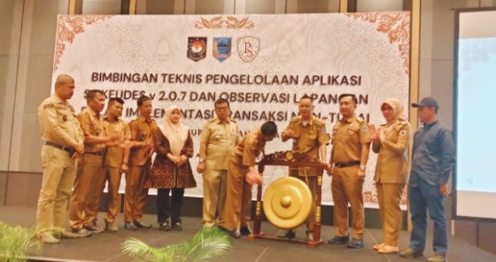 Buka Secara Resmi Kegiatan Bimtek Operator & Perangkat Desa, Ini Harapan Kepala Dinas BPMDes Lahat Kepada Para Perserta
