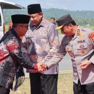 Kapolda Gorontalo Hadiri Penjemputan Menteri Pendidikan Tinggi, Sains, dan Teknologi RI di Bandara Lama Djalaluddin