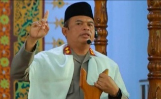 AKBP Hi. Busroni, S.IK., MH., Khatib Salat Idul Adha 1446 H di Masjid Agung Baiturrahim Pohuwato,