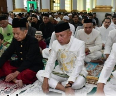 Bupati Saipul A. Mbuinga Bersama Wabup Iwan S. Adam, Laksanakan Shalat Idul Adha 1446 H Di Masjid Agung Baiturrahim Pohuwato