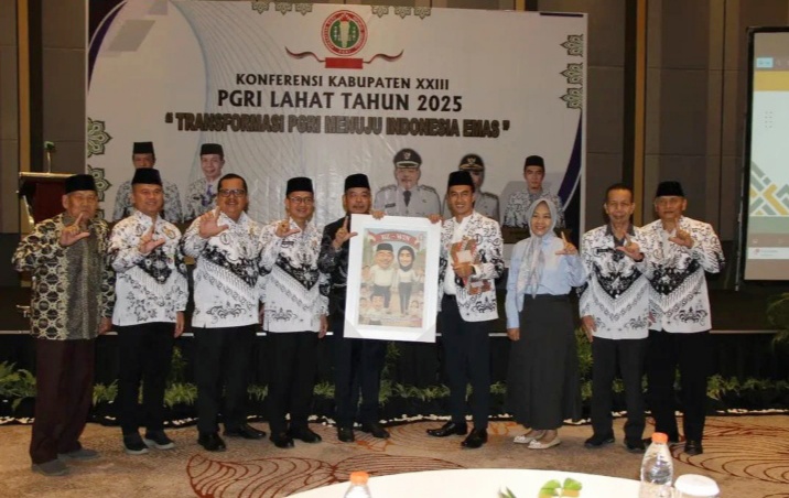 Bupati Lahat Didampingi Wabup Secara Resmi Buka Konferensi kerja Persatuan Guru Republik Indonesia (PGRI) XXIII Periode