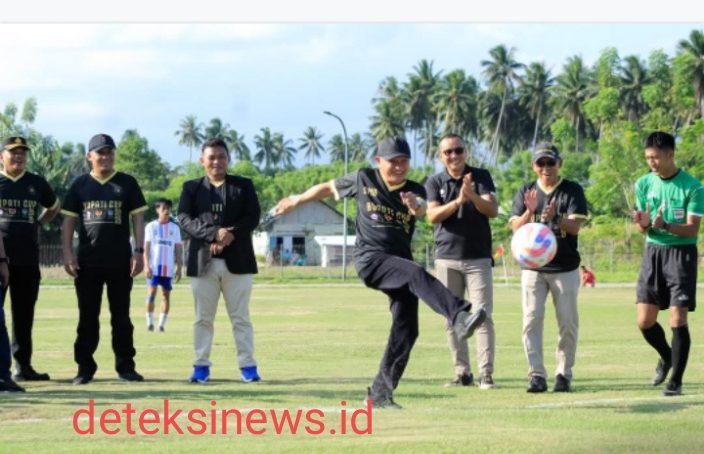 Bupati Pohuwato Saipul A. Mbuinga Tunjukkan Aksi di Lapangan Saat Pembukaan Bupati Cup 2025