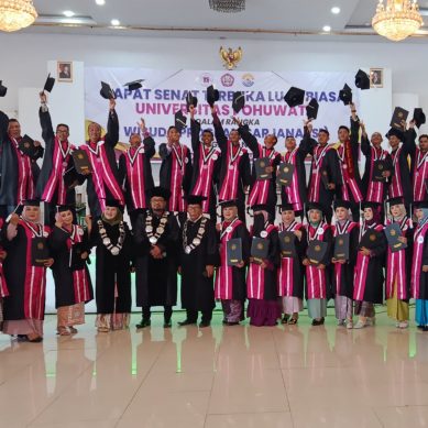 322 Wisudawan Universitas Pohuwato Resmi Sandang Gelar Sarjana