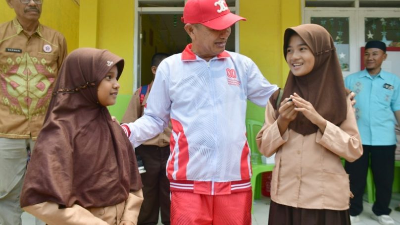 Di Desa Hulawa, Bupati Saipul Mbuinga Temui Langsung Siswa SDN 04 Buntulia