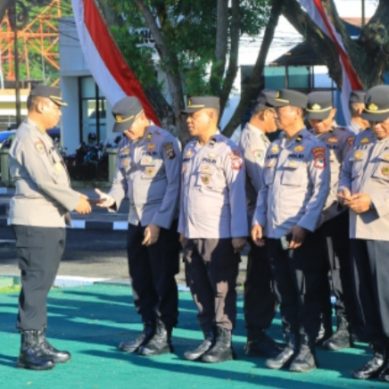 Cegah Judi Online, Wakapolda Gorontalo Pimpin  Pemeriksaan Handphone Personel
