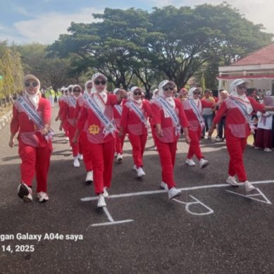 Ikuti Lomba Gerak Jalan, TP-PKK Desa Molsel Tampil Menghibur