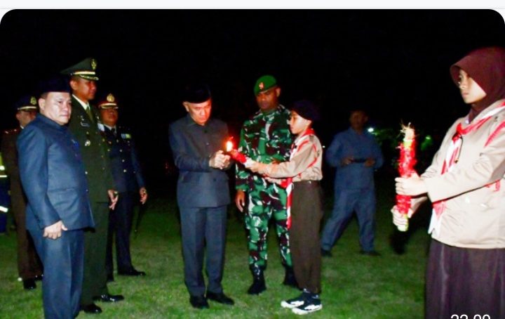 Jelang HUT Proklamasi RI, Bupati Saipul Mbuinga Lepas Pawai Obor