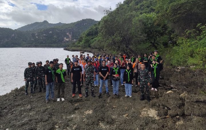 Mapala Belantara Lakukan Aksi Transplantasi Karang Di Pesisir Oluhuta Paradise.