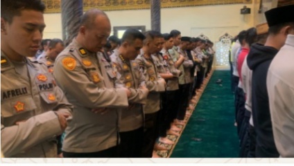 Solidaritas untuk Pengemudi Ojol, Polda Gorontalo Gelar Shalat Ghaib dan Bakti Sosial