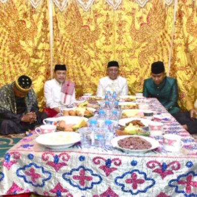 Prosesi Perayaan Maulid Nabi Muhammad SAW Di Mesjid Agung Pohuwato Di Hadiri Wabup Iwan Adam