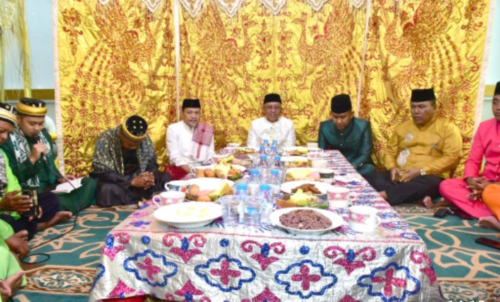Prosesi Perayaan Maulid Nabi Muhammad SAW Di Mesjid Agung Pohuwato Di Hadiri Wabup Iwan Adam