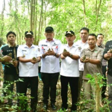 Lestarikan Populasi Satwa Langka, Bupati Melepas Burung Maleo