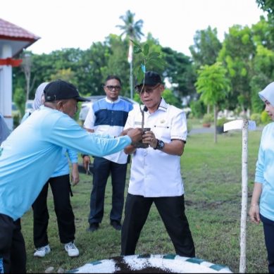 Peringati Gerakan Bersih-Bersih Sedunia,   Pemkab Menggelar Kegiatan Penanaman Pohon Buah