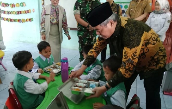 BZ Tinjau Langsung Tata Kelola Pelaksanaan Makan Berbizi Gratis di Bumi Seganti Setungguan
