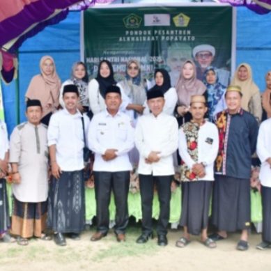 Hari Santri, Bupati Pohuwato Saipul Mbuinga Bertindak Sebagai Inspektur Upacara