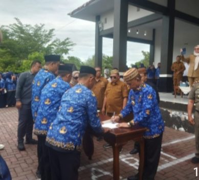 Ribuan PPPK Paruh Waktu Dilantik, Bupati Ismet: “Kalian Punya Hak yang Sama..!