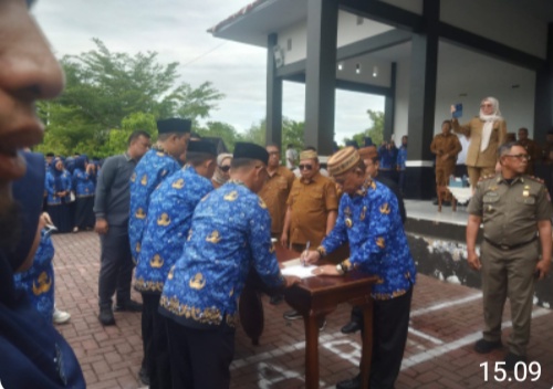 Ribuan PPPK Paruh Waktu Dilantik, Bupati Ismet: “Kalian Punya Hak yang Sama..!
