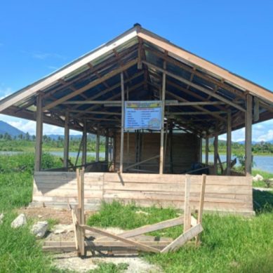 Fantastis… ! Pembangunan Warkop Wisata Danau Desa Telaga Biru Di Bandrol 60 Juta