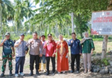 Wabup Iwan Adam Tinjau Pembangunan Kantor KMP Desa Limbula Wanggarasi