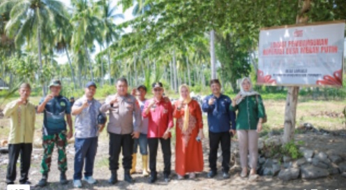 Wabup Iwan Adam Tinjau Pembangunan Kantor KMP Desa Limbula Wanggarasi