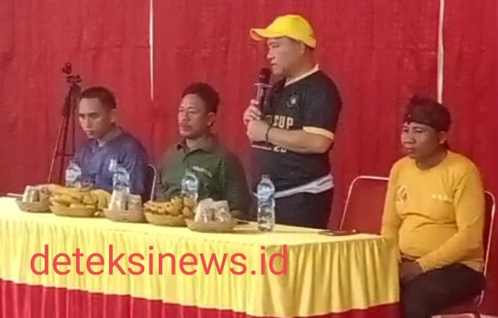 Ketua DPRD Pohuwato Beni Nento Buka Turnamen Badminton Randangan Cup