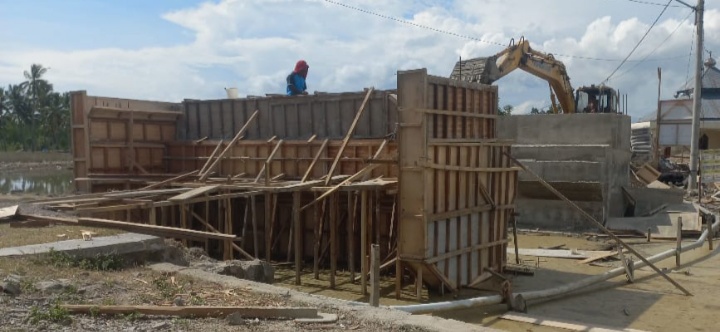 Kontraktor Pekerjaan Jembatan Bulili Berulah, Gaji Buruh Di Duga  Belum  Di Bayarkan