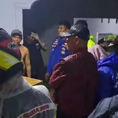 Di Terjang Banjir, Bupati Pohuwato Saipul Mbuinga Tinjau Warga Desa Hulawa