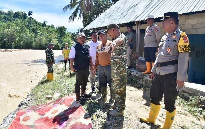Bupati Saipul Di Dampingi Ketua DPRD Kembali Tinjau Lokasi Banjir di Desa Hulawa