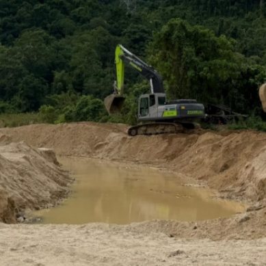 Hari Ke – 3 Normalisasi Sungai Hulawa, YR Team Kerahkan 5 Alat Excavator
