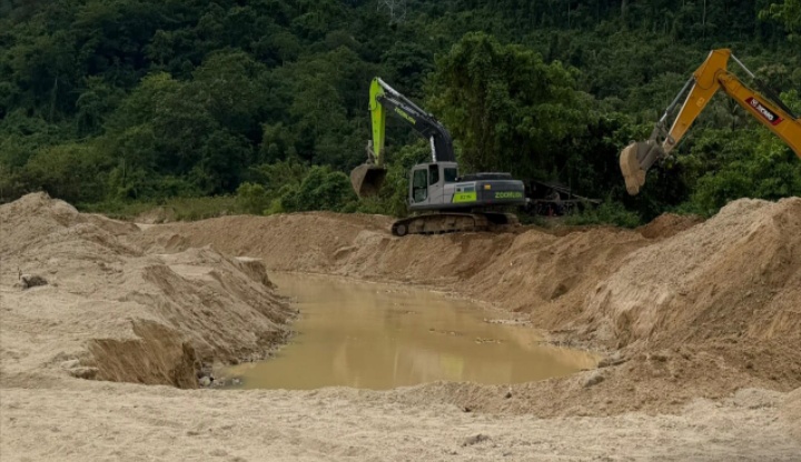 Hari Ke – 3 Normalisasi Sungai Hulawa, YR Team Kerahkan 5  Alat Excavator