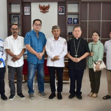 Bupati Pohuwato Terima Kunjungan Uskup Manado