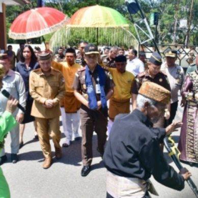 Bupati Pohuwato Sambut  Kajati Gorontalo Dengan Prosesi adat Mopotilolo