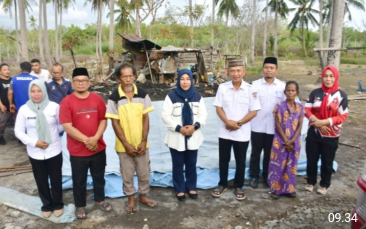 Turlap Ke Desa Palopo, Bupati Saipul Tinjau Langsung Rumah Warga Terbakar