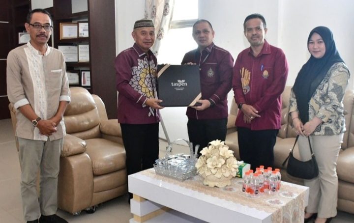 Kepala Cabang PT Taspen Gorontalo, Audence ke Bupati Pohuwato Saipul Mbuinga