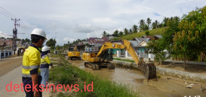 Serius Bantu Petani, PGM Keruk Sedimentasi Sepanjang 5 KM