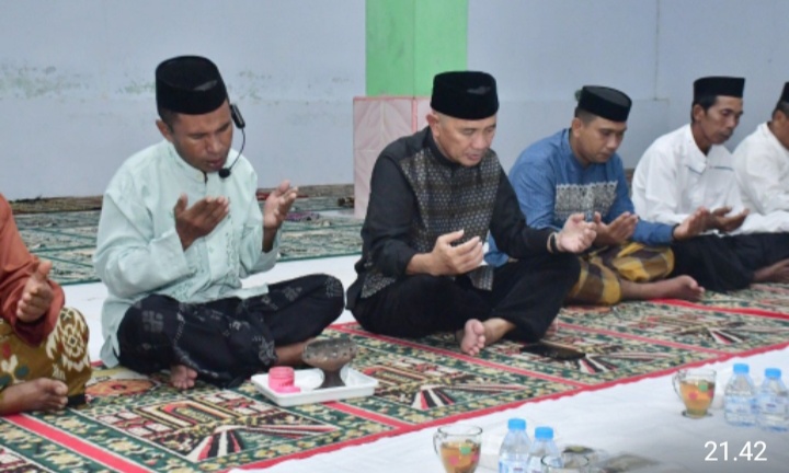 Bupati Pohuwato Buka Puasa Bersama Masyarakat Desa Balayo