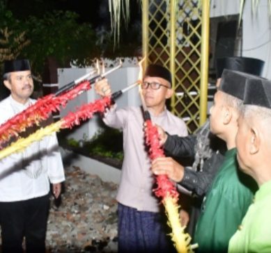 Wabup Pohuwato Lakukan Pemasangan Lampu Tumbilotohe di Rujab