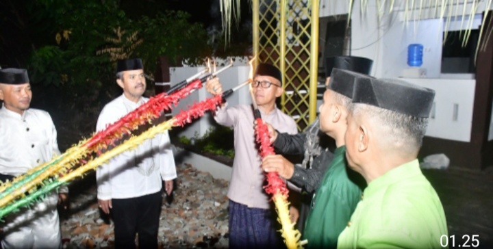 Wabup Pohuwato Lakukan Pemasangan Lampu Tumbilotohe di Rujab