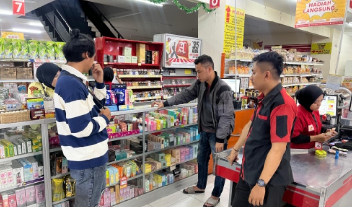 Pastikan Tidak Ada Produk Kadaluwarsa Jelang Lebaran, Satgas Saber Pelanggaran Pangan Gorontalo Sidak Pertokoan
