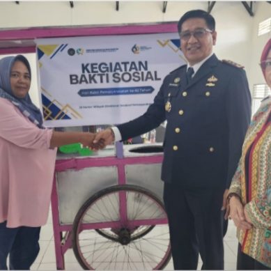 Momentum HBP, Kalapas Gorontalo Serahkan Gerobak UMKM untuk Keluarga Narapidana