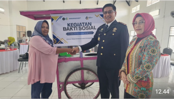 Momentum HBP, Kalapas Gorontalo Serahkan Gerobak UMKM untuk Keluarga Narapidana