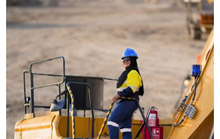 Felni Ruiba, Putri Lokal Pohuwato yang Kini Taklukkan Alat Berat di Pani Gold Mine