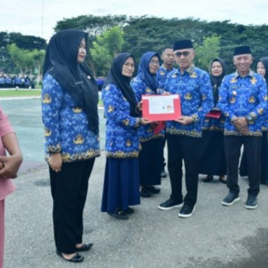 Bupati Pohuwato Serahkan SK Pensiun, pada Apel Korpri