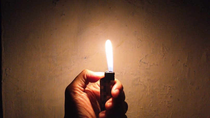 Warga Desa Karang Anyar Keluhkan Seringnya Pemadaman Listrik
