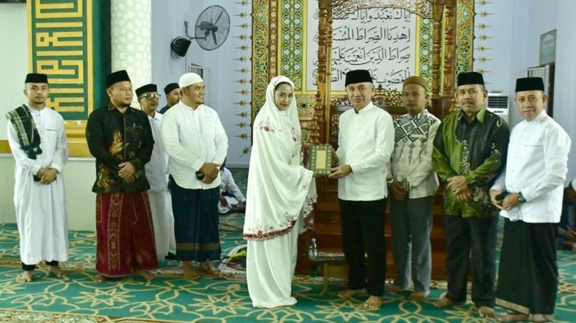 Bupati Saipul Saksikan Ikrar Syahadat Jessica Fauziyah di Pohuwato