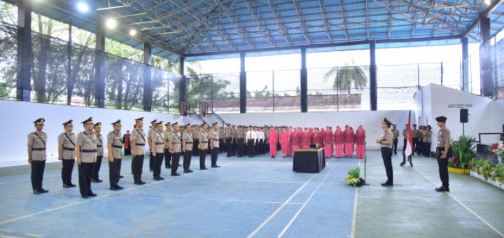 Sertijab Pejabat Utama Polda Gorontalo, Kapolda Tegaskan Komitmen Pelayanan Terbaik