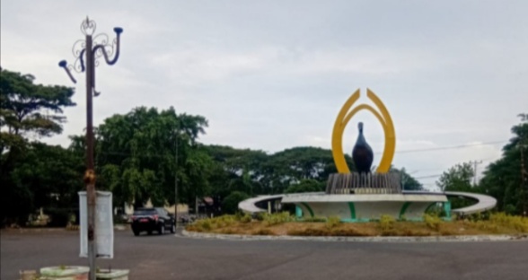 Optimalkan Penerangan Bundaran Blok Plan, Bupati Saipul Mbuinga Dan Wakil Bupati Iwan Adam Gunakan Dana Pribadi